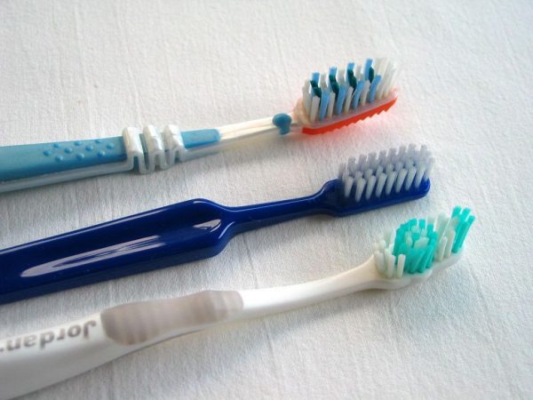 1200px Toothbrush x3 20050716 002 Merca2.es