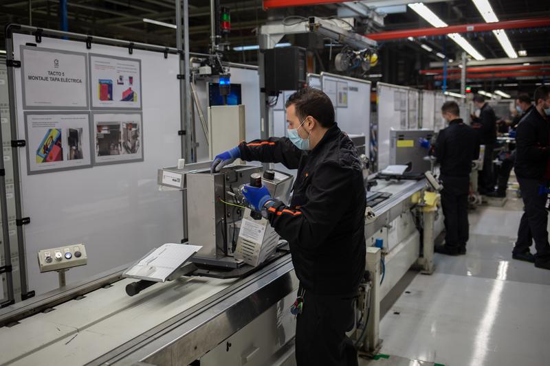 Seat ya fabrica 100 respiradores al día y prevé alcanzar los 300 a final de semana