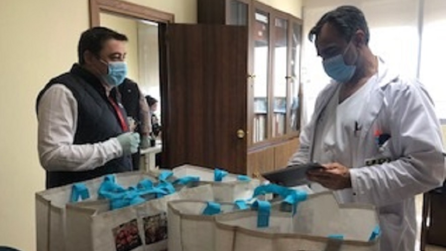 Carrefour entrega tablets a mayores hospitalizados para facilitar la comunicación con sus familiares