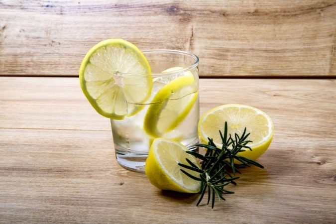 Agua con limón en ayunas