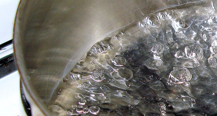 Desinfectarla con agua hirviendo