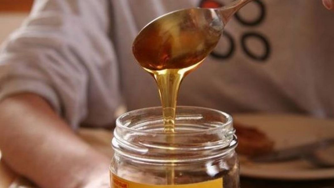 Miel natural, remedio casero para reducir la tos