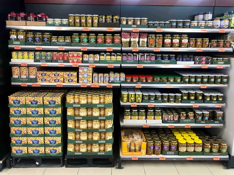 Las zonas rurales apuestan por compras semanales, almacenamiento de no perecederos y horario matinal
