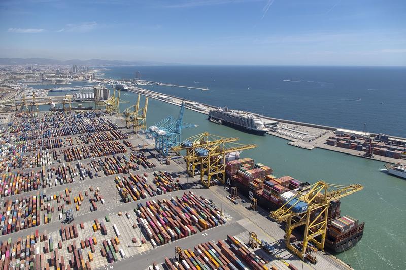 Los puertos se anotan una caída de mercancías del 8% en marzo por el inicio de la crisis