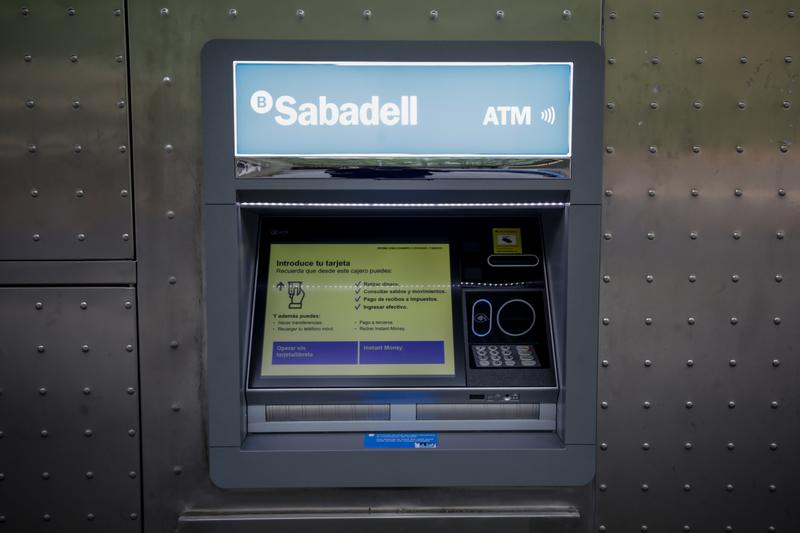 Banco Sabadell abrirá el próximo lunes el 77% de sus oficinas, al incorporar 146 reaperturas