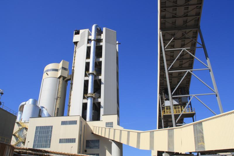 El consumo de cemento, en mínimos históricos, al desplomarse un 50% en abril