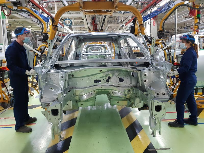 La producción de vehículos en España se desploma un 97,8% en abril