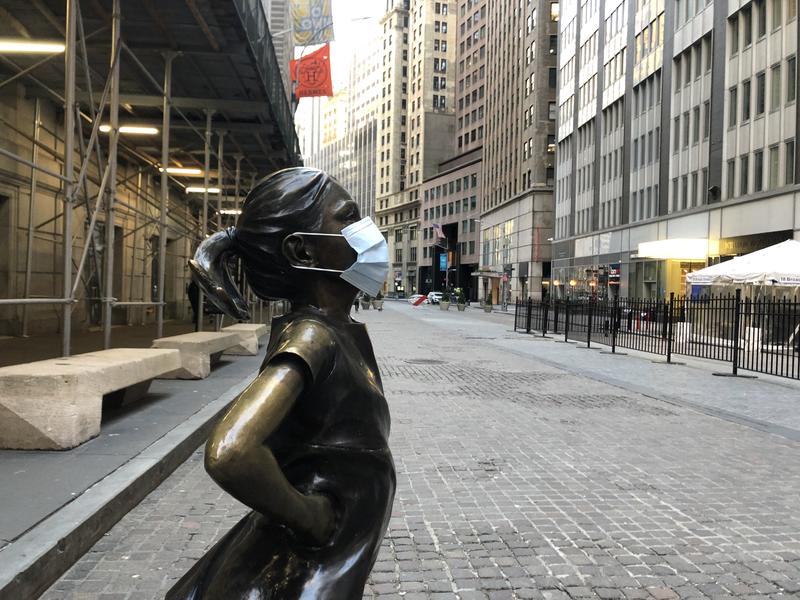 Una vuelta a medias: Wall Street abre sus puertas dos meses después