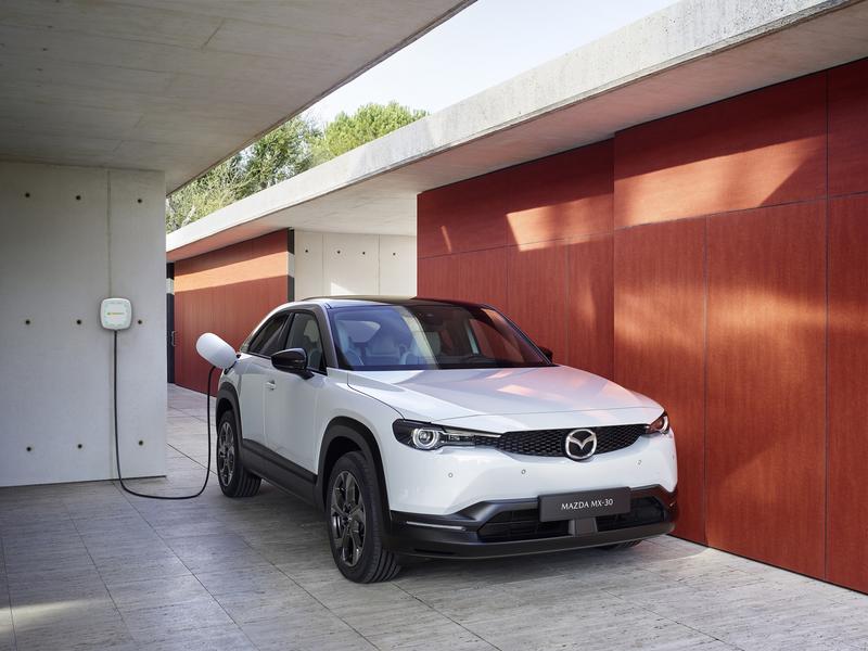 Iberdrola se alía con Mazda para incrementar los puntos de recarga eléctricos