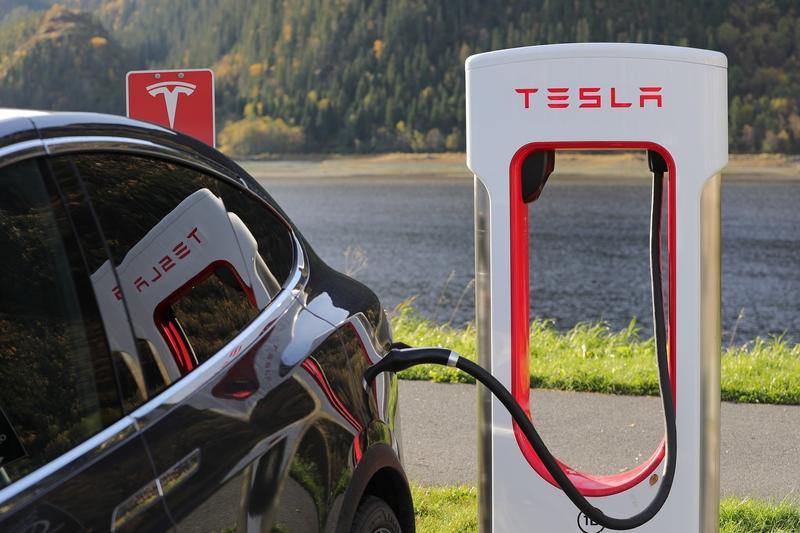 Tesla, BMW y Volkswagen lideran las ventas mundiales de vehículos electrificados