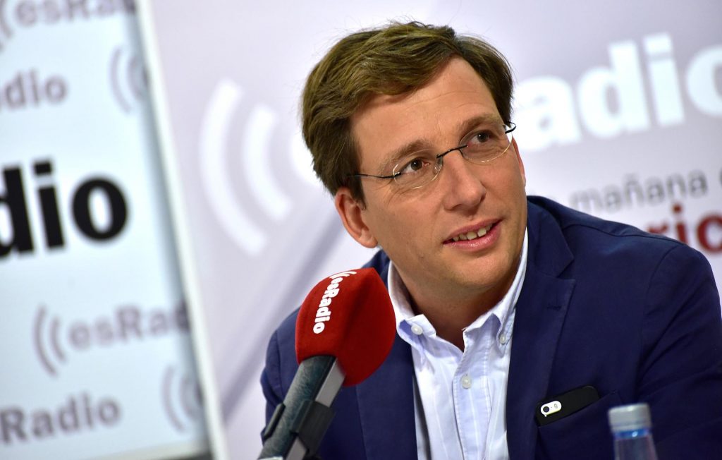 Almeida, alcalde de Madrid, emparenta con los Borbón. Nos presenta a su nueva y aristócrata pareja