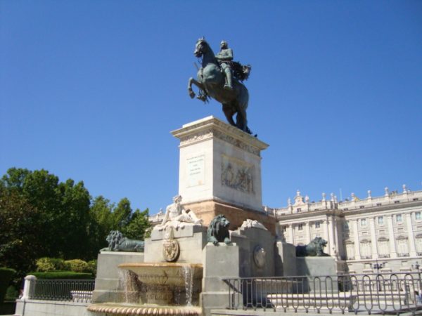 estatua felipe iv