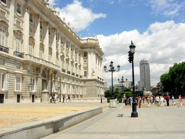 lateral plaza de oriente