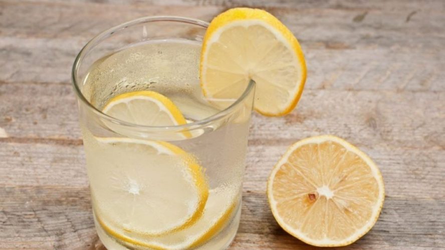 Qué debes tomar en ayunas para mejorar tu salud y perder peso