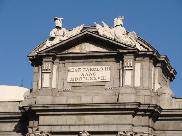 puerta de alcala detalles