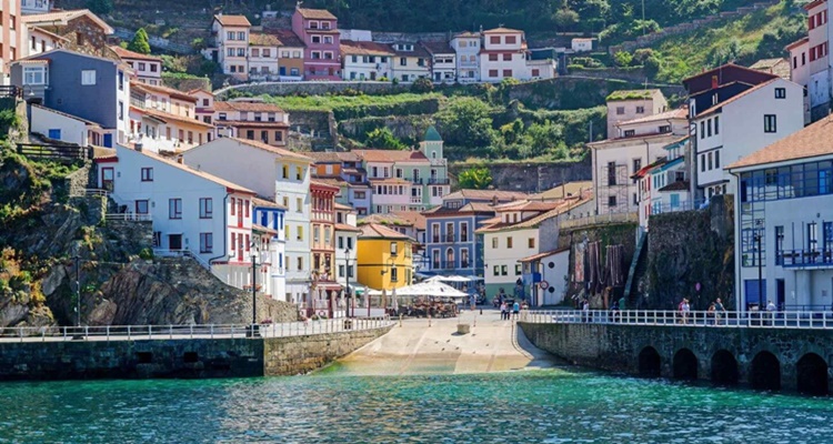 Rincones mágicos de España a los que viajar este verano