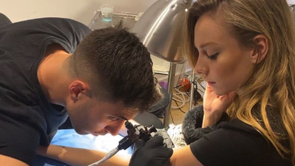 Los tatuajes que esconde Ester Expósito en su deseado cuerpo