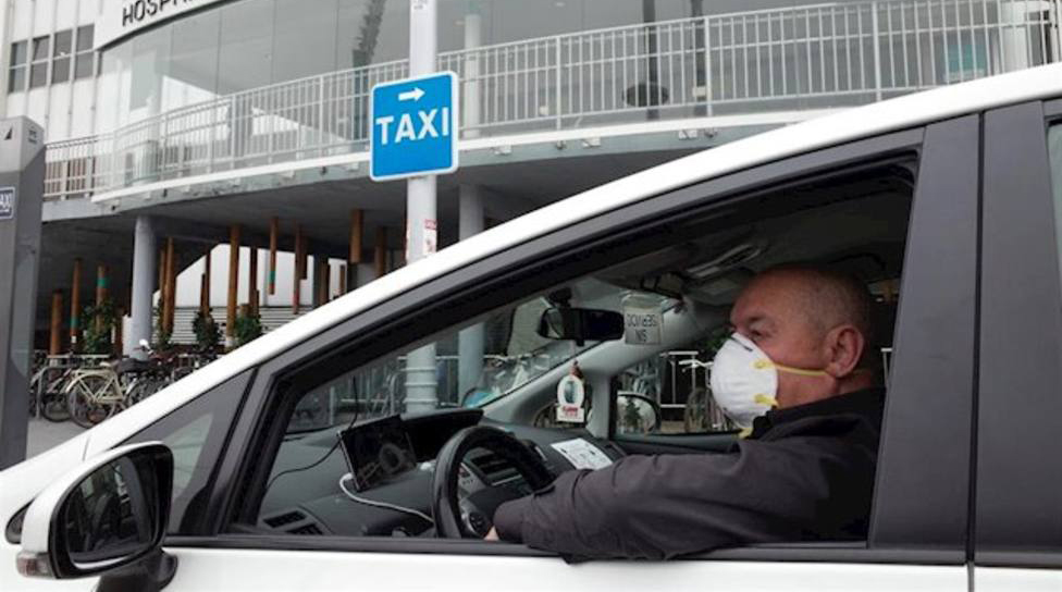 Novedades en el taxi: conductor y pasajeros con mascarilla, y tres personas máximo