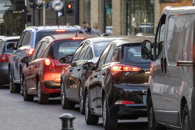 tráfico ante el paso de ambulancia