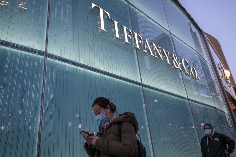 El covid y las protestas de EEUU frenan la OPA de Louis Vuitton sobre Tiffany