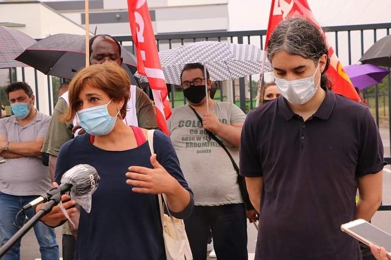 Los trabajadores del Lidl se concentran a las puertas de las tiendas