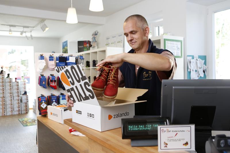 Zalando facilita el acceso a la venta ‘online’ a las tiendas físicas