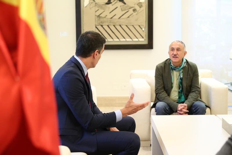 UGT critica la Cumbre de CEOE: ninguno aboga por pagar impuestos
