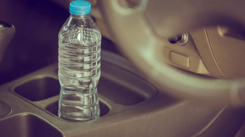 ¿Sabías que hay marcas de botellas de agua de más calidad que otras? Según la OCU estas son las mejores 61 Merca2.es botellas de agua coche