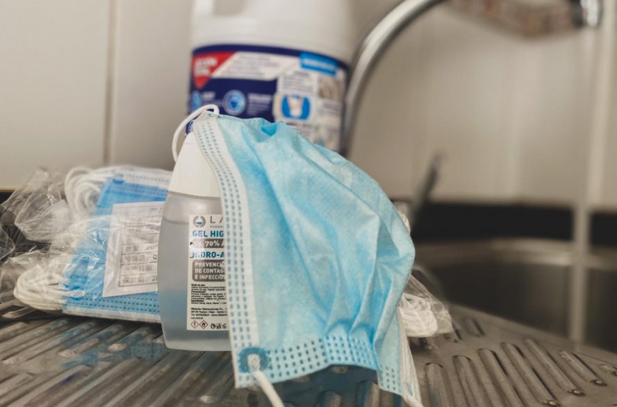 Las artimañas para desinfectar tu mascarilla y no ‘tirar’ el dinero