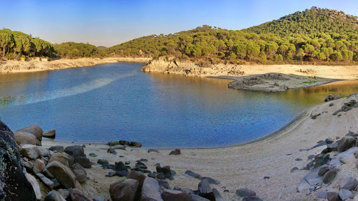 pantano playas piscinas