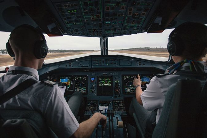 secretos aviación, piloto y copiloto en cabina