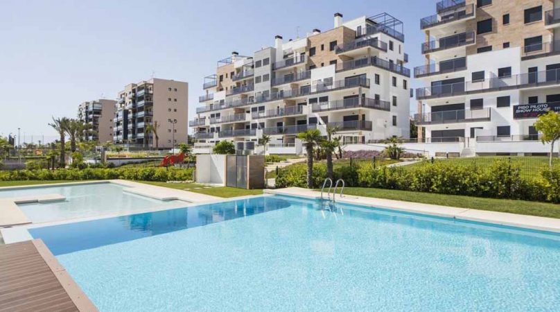 ¡Que no te engañen! Estos son tus derechos si no abre tu piscina 3 Merca2.es derechos piscina ocu