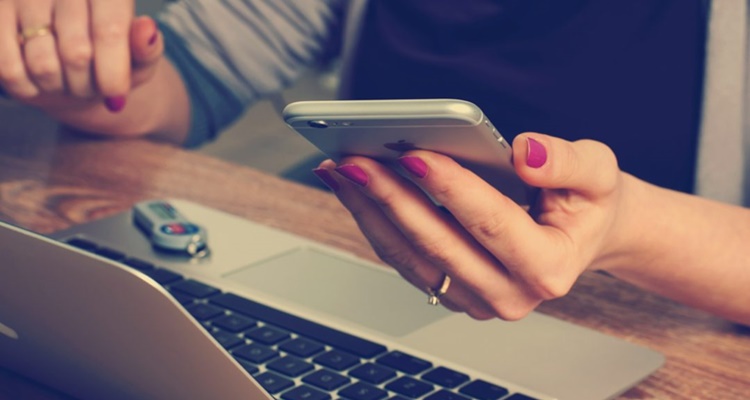 personas financian compras online