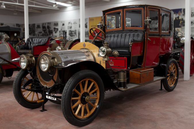 El coche siniestrado de Aznar y otros icónicos coches de Desguaces La Torre 22 Merca2.es concurso acreedores desguaces la torre