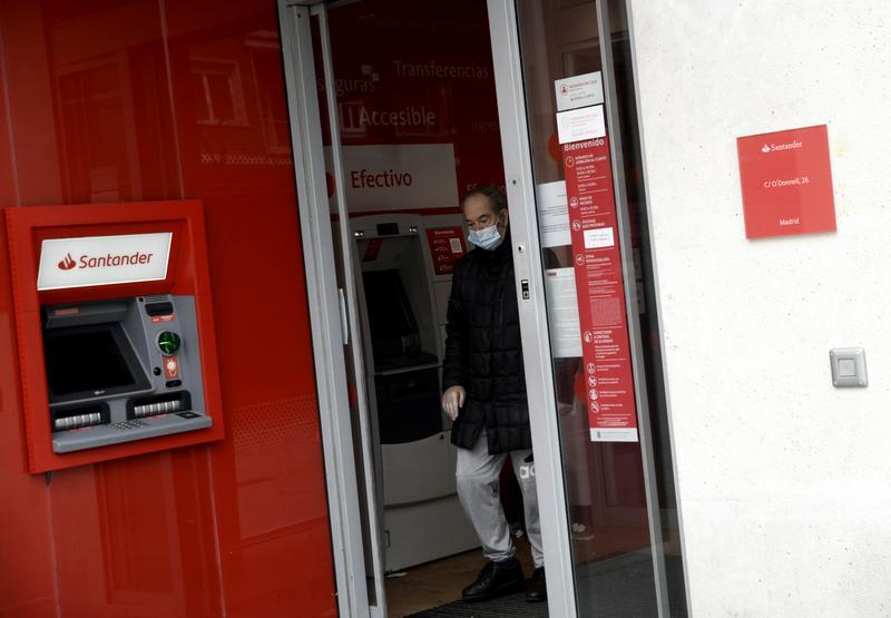 Santander tiene que devolver 600.000€ a un cliente al que colocó acciones del banco