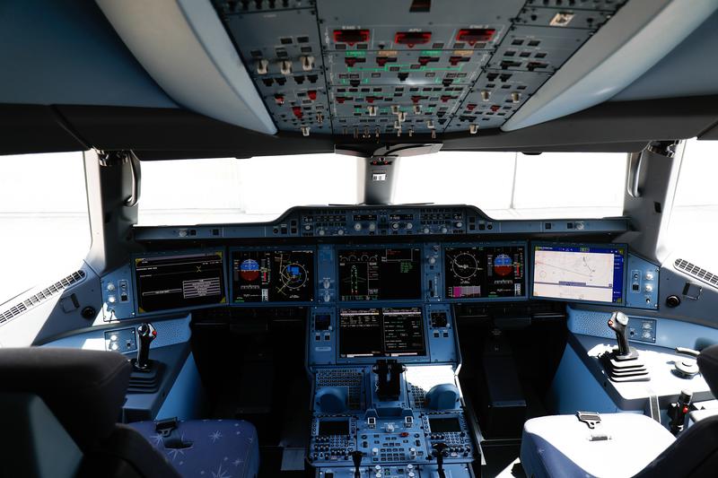 Los pilotos recuerdan a los pasajeros el uso de la mascarilla en todo el vuelo