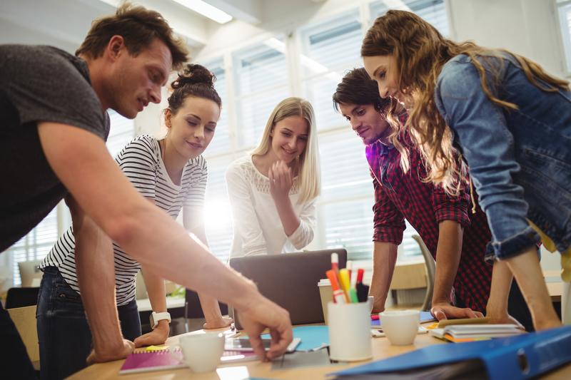 Bruselas ve necesario invertir 22.000M para facilitar empleos a los jóvenes