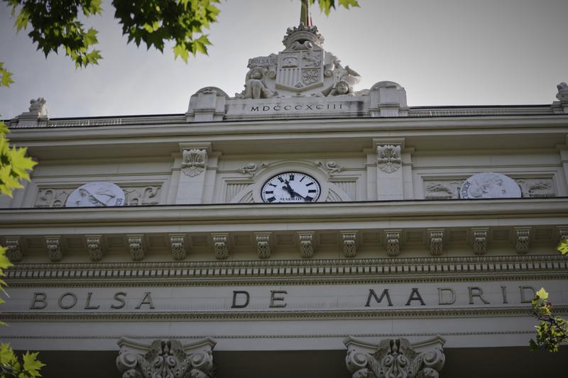 El Ibex 35 gana un 3,13% semanal y afianza los 7.400 puntos