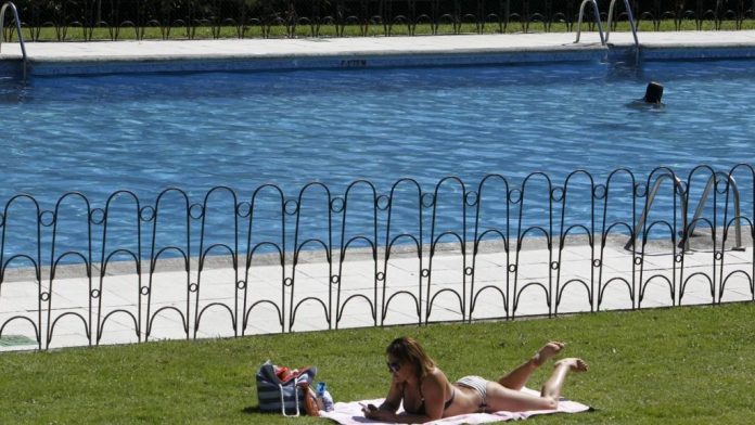 Bares, piscinas... ¿En qué lugares será obligatoria la mascarilla en Madrid?