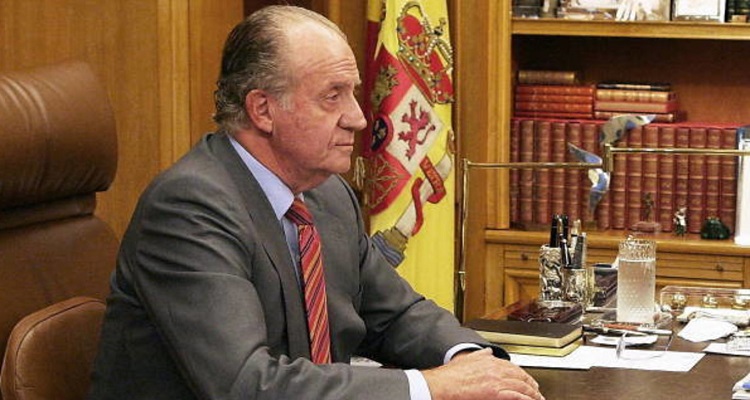El rey Juan Carlos abandona España en plena investigación de su patrimonio