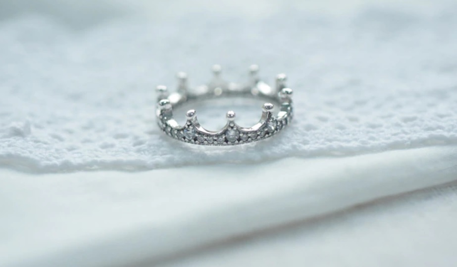 anillo tiara