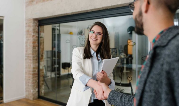 Esta es la pena de cárcel que te puede caer por mentir en el currículum 