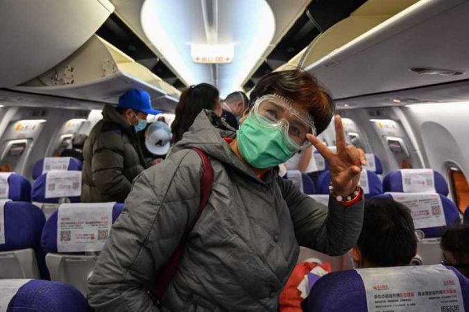 Usa siempre las mascarillas coronavirus avión