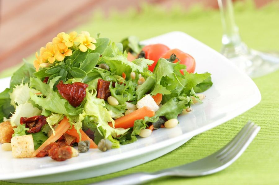 Adiós al calor: seis ensaladas frescas para degustar este verano