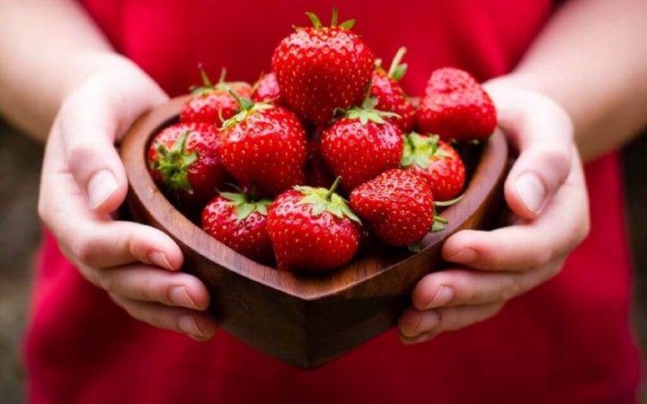 ¿Cómo debemos lavar las fresas?