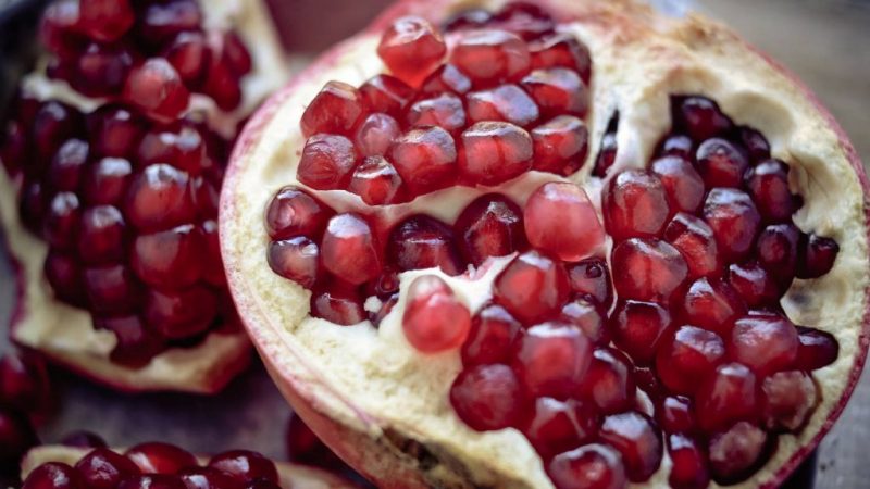 las razones por las que comer granadas viene bien a tu salud Merca2.es