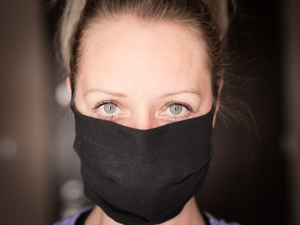 El motivo por el que se te pueden oscurecer los dientes por la mascarilla