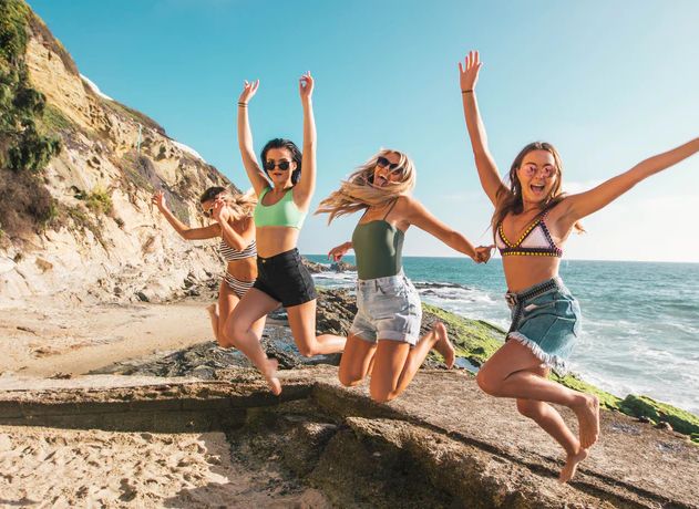 Destinos de playa y fiesta en España para largarte este verano con tus amigos