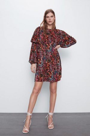 vestido volantes pliegues Zara