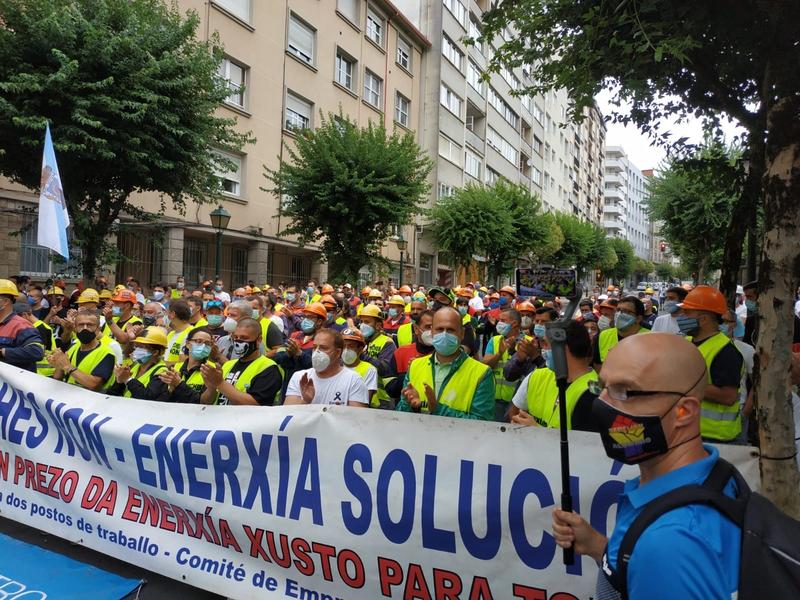 Trabajadores de Alcoa se concentran ante el Parlamento gallego: negociación «sin condiciones»